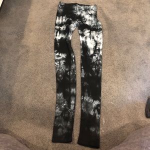 Brandy Melville OS tie dye leggings